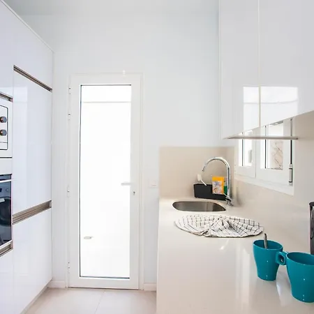 2-bed In By Retreat *