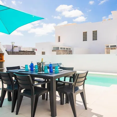 2-bed In By Retreat * Playa Blanca (Lanzarote)