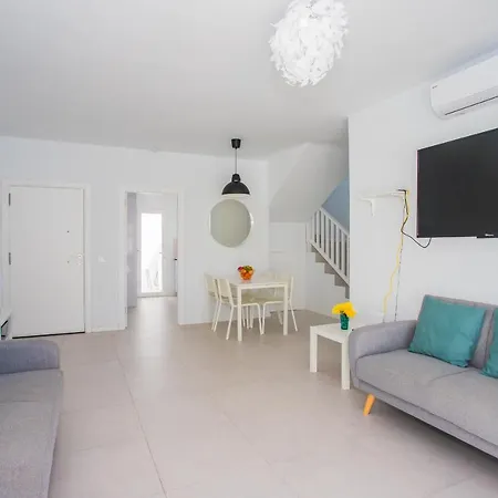 Villa 2-bed In By Retreat